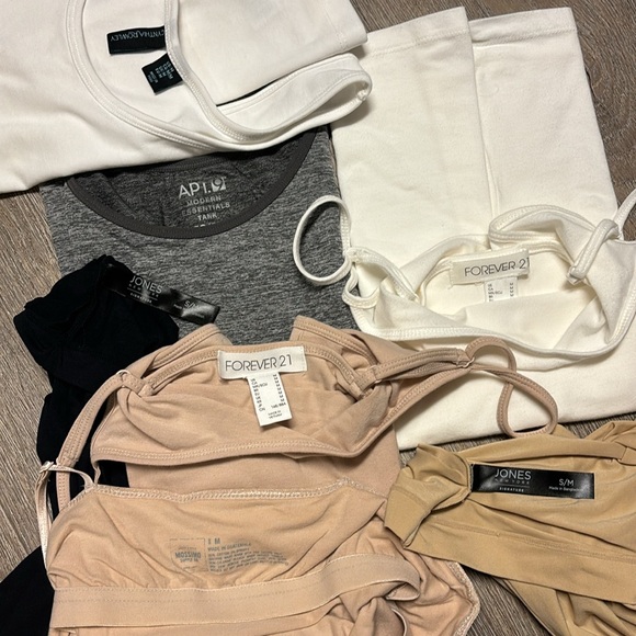 Lot of  Basic Tank tops - Picture 4 of 15